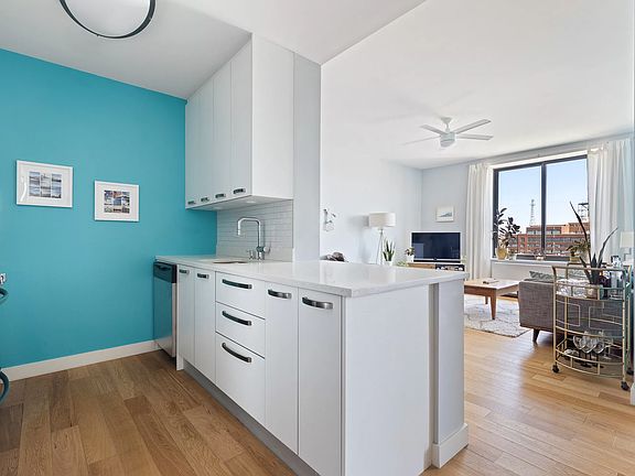3rd image of 8 Vanderbilt Ave APT 9F