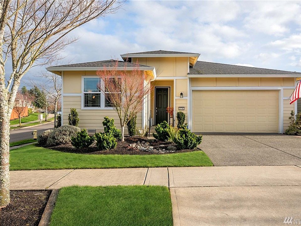 Popular NICE floorplan - 2 bedrooms, 1 3/4 bath, office + flex space