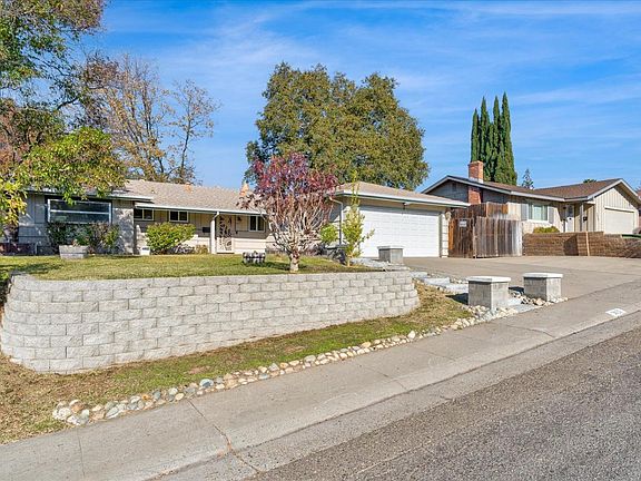 2nd image of 5621 Woodforest Dr