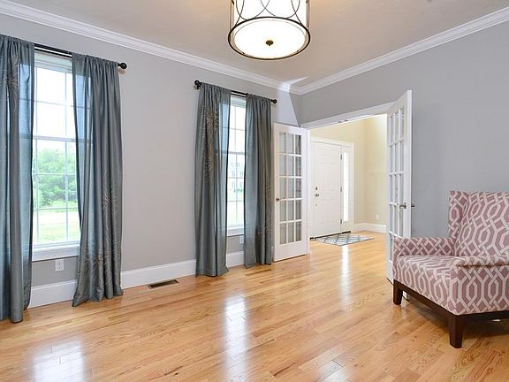 4th image of 21 Deerfield Dr