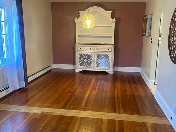 2nd image of 528 Providence St #528