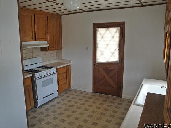 2nd image of 118 E Park St