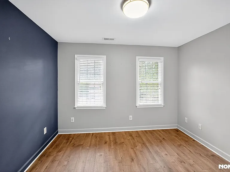 8006 Crenshaw Ln — Photo 22