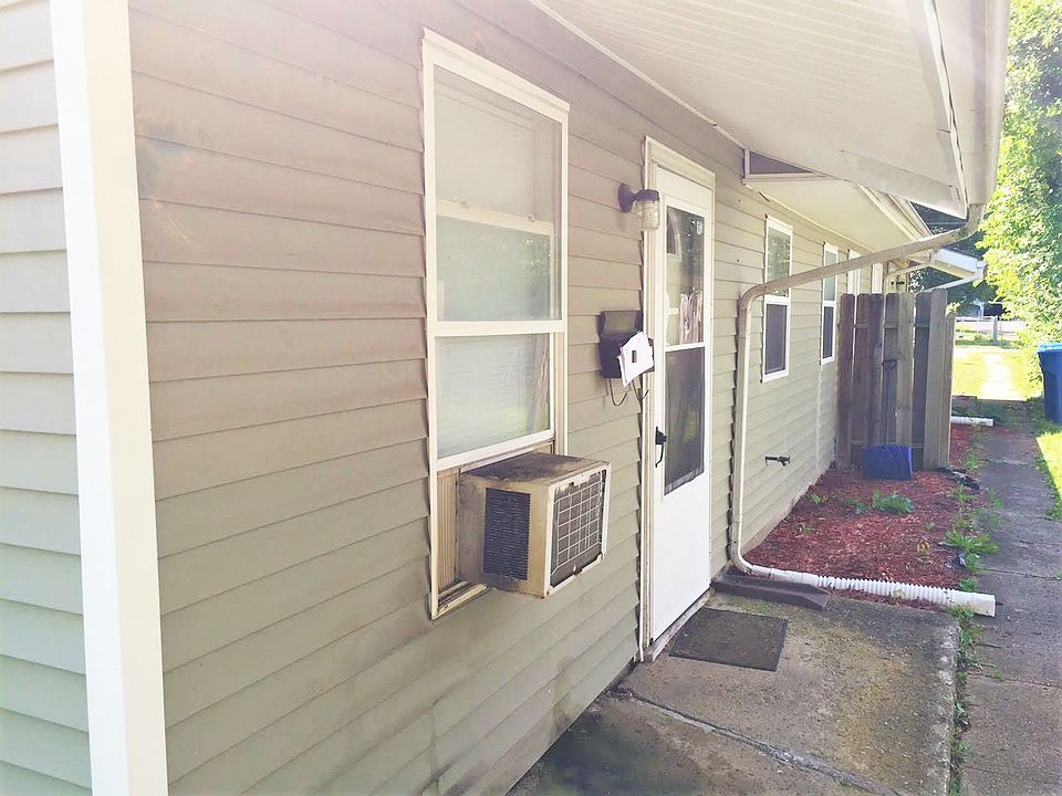 2nd image of 1006 S Water St
