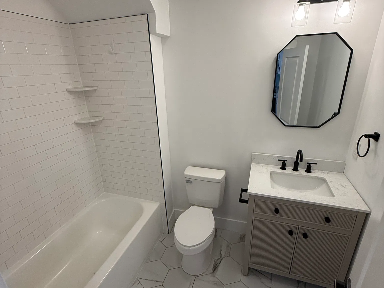 2 bed, 750 sqft, $2,100 — Photo 2