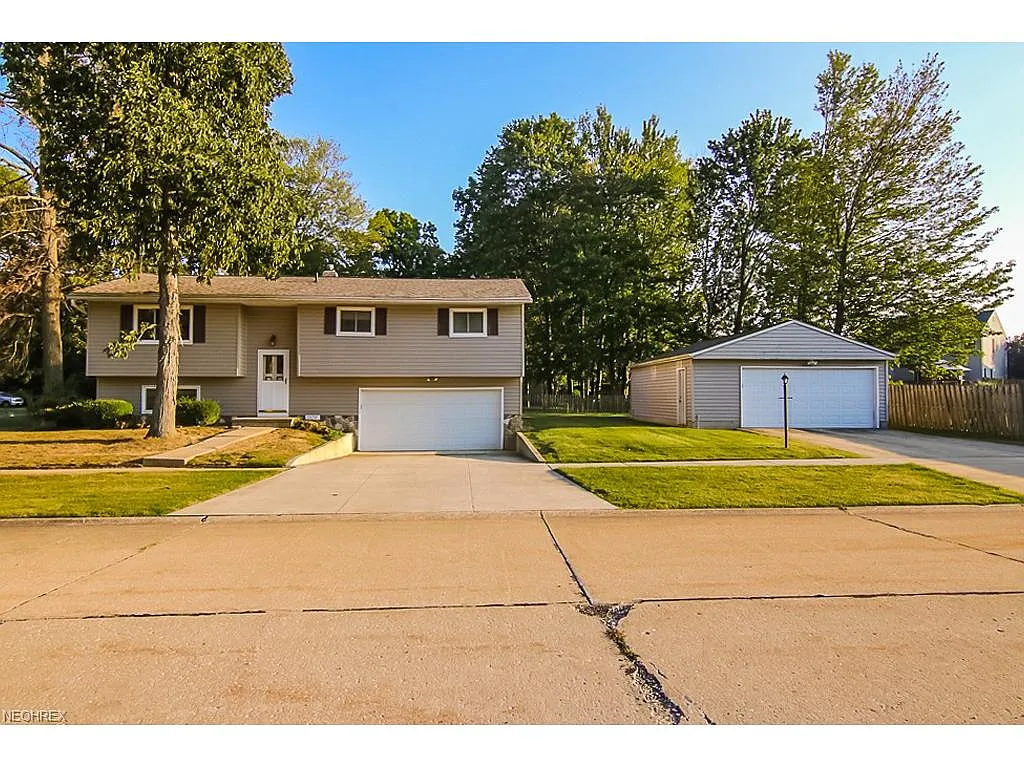 1638 Berwick Dr photo 1