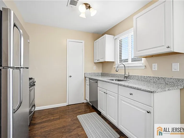 609 N Oaks Blvd — Photo 6