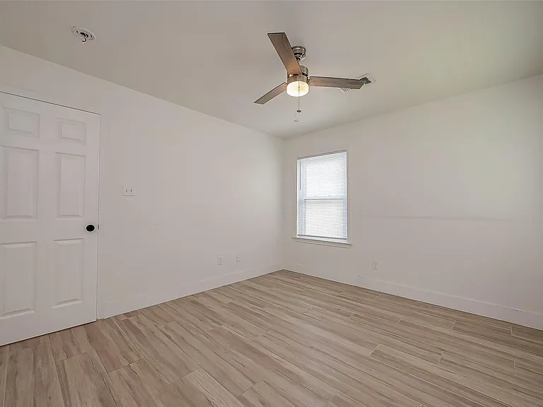 915 Adele St — Photo 12
