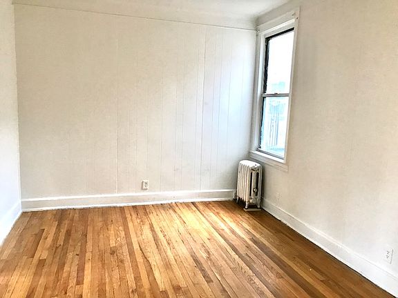3rd image of 31-21 Ditmars Blvd #2R