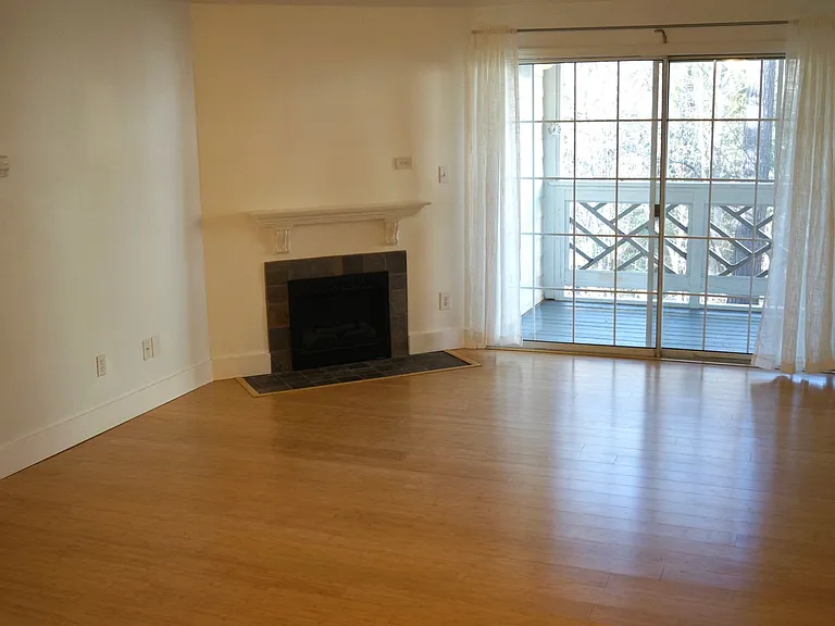 1005 Kingswood Dr — Photo 2