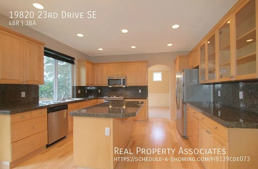 Stunning 5BR + Bonus Room Home in Desirable Wrenwood Estates — Photo 4