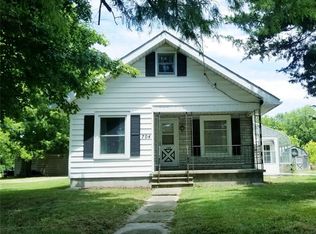 704 W Dewitt St, Pana, IL