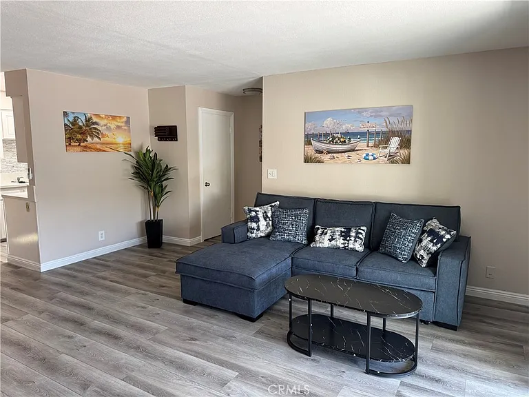 11138 Aqua Vista St — Photo 7