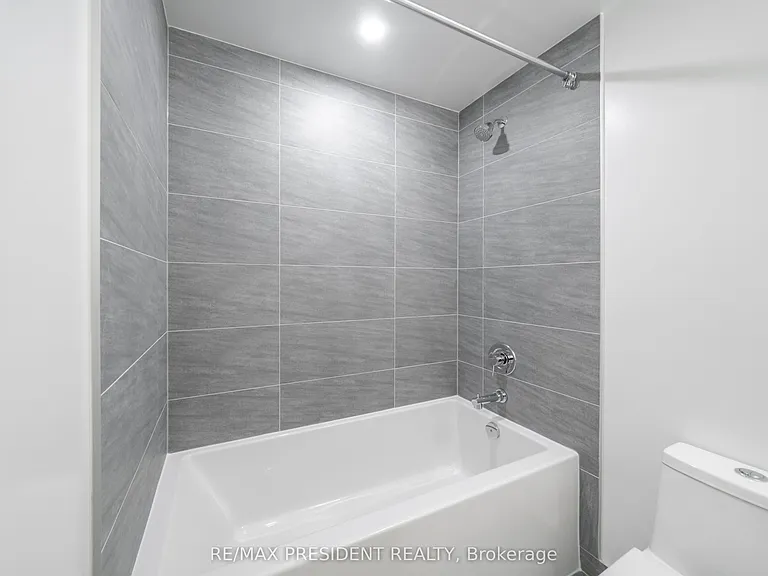 400 King St W #511 — Photo 12