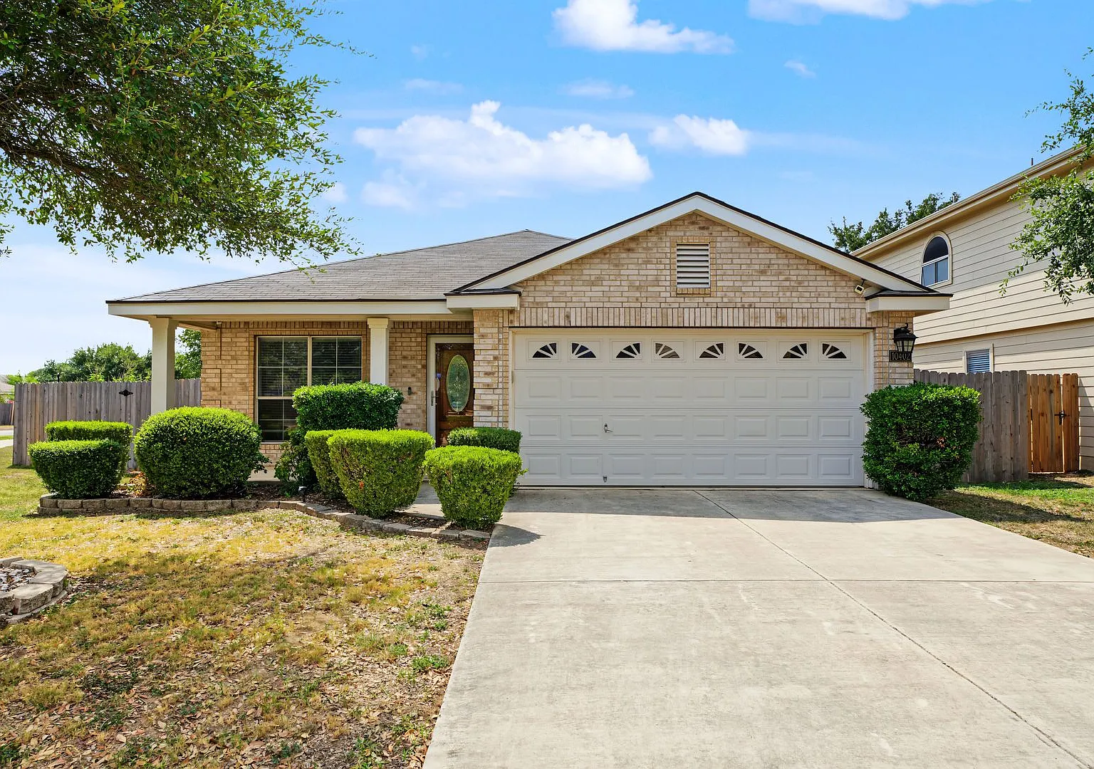 Charming 3-Bedroom Home with Flex Space - Realtor Commission: $500 — Photo 1