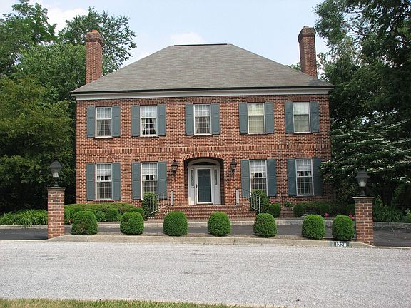 Designed to Resemble the Wythe House in Historic Williamsburg