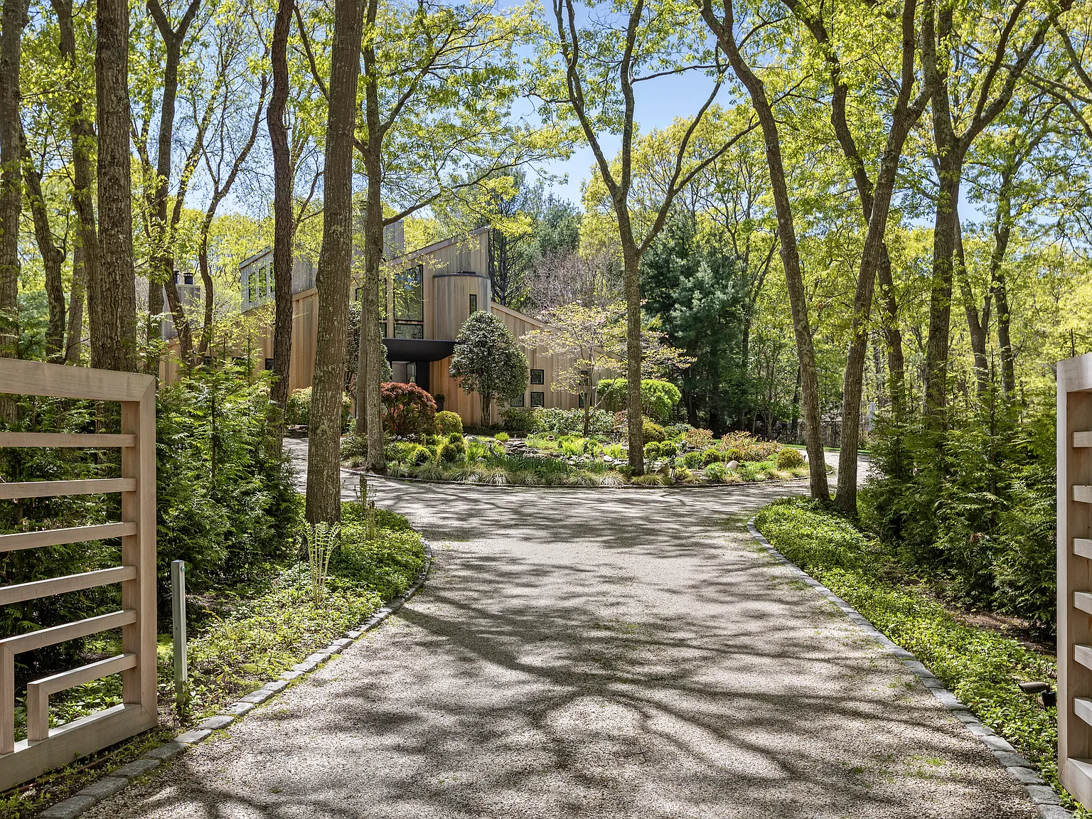 East Hampton 5+ Bed Contemporary with Tennis — Photo 2
