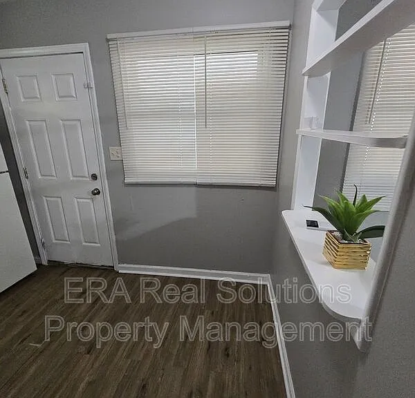 1124 Olney Dr — Photo 9