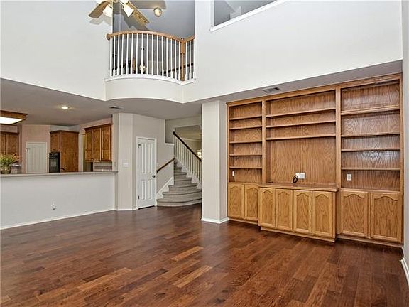 4th image of 1604 Blackjack Dr