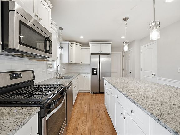 5th image of 140 Temby St
