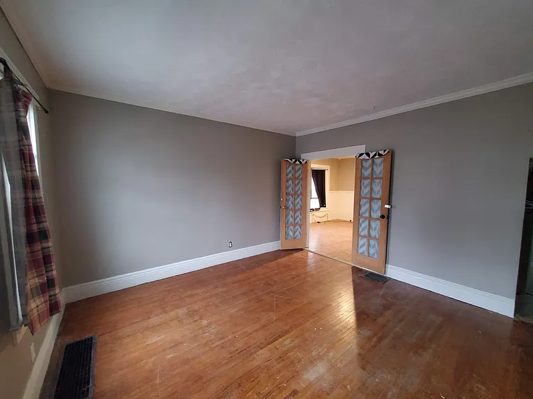 385 Ames St — Photo 6