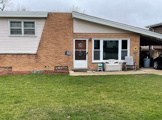 908 Warner Ave, Lemont, IL