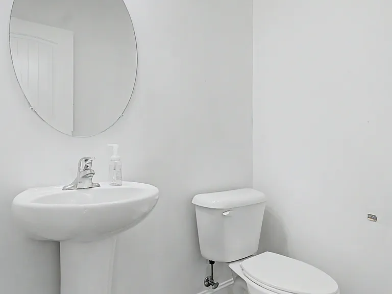 390 Fairview Cir — Photo 15
