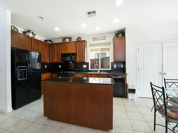 5th image of 3940 Finch Dr