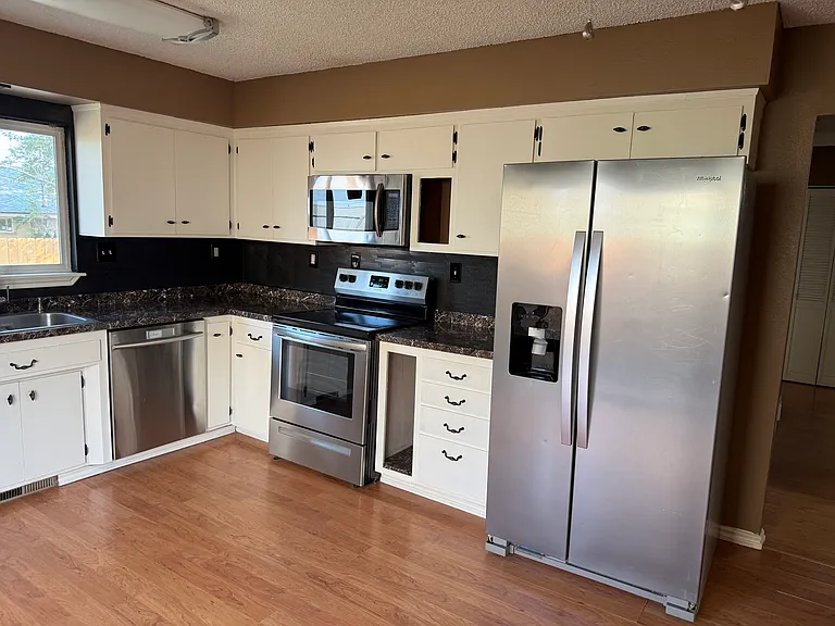 2703 W Texas St — Photo 9
