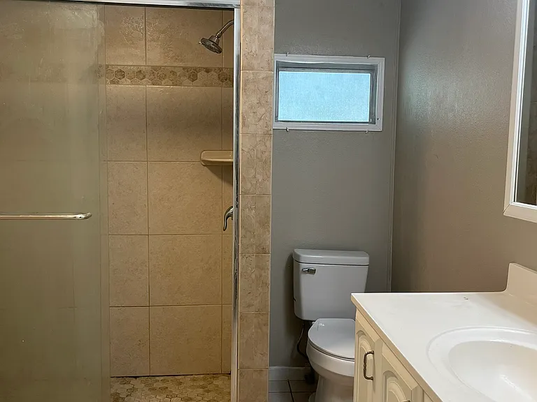 3817 N Holiday Dr — Photo 9