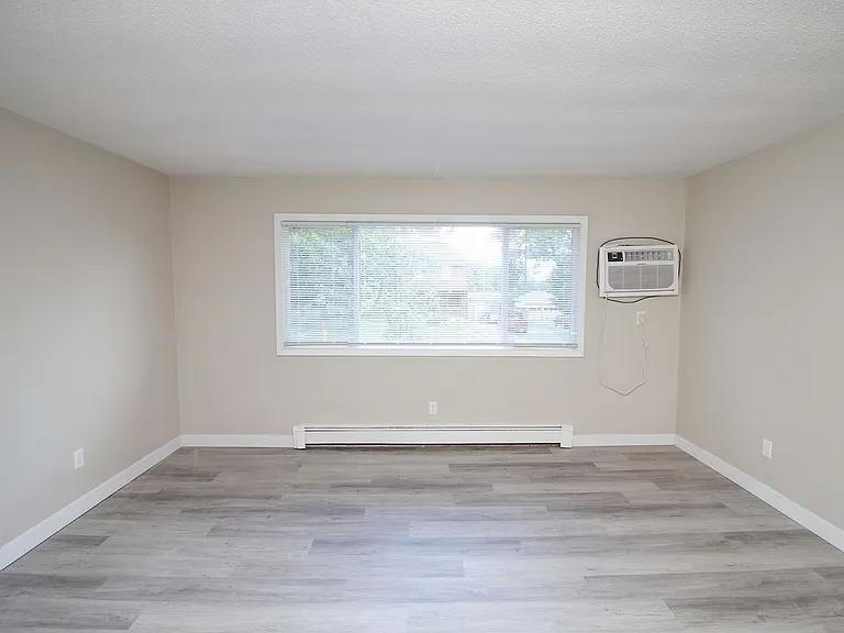**Limited Time Special! Up to 3 Months Free Rent — Photo 12