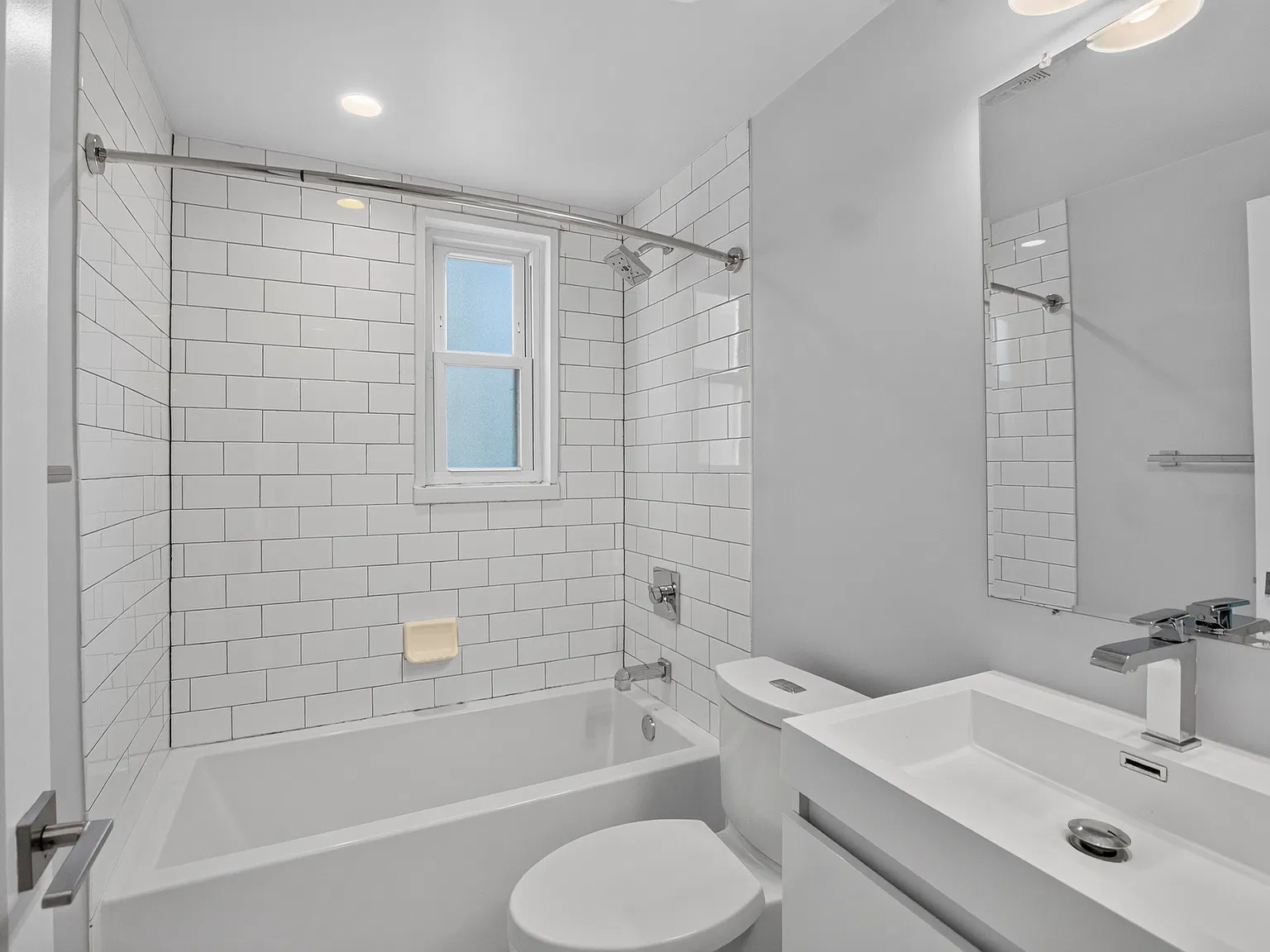 2 bed, 700 sqft, $2,185 — Photo 4