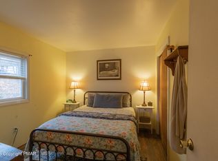 2202 Cramer Rd, Bushkill, PA 18324