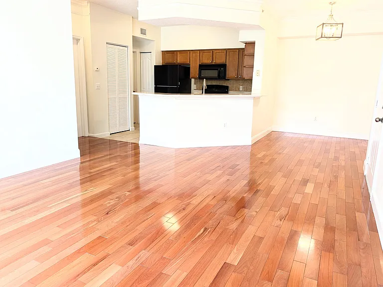 3210 Myrtlewood Cir E — Photo 2