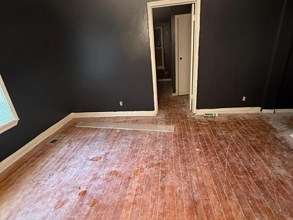 4th image of 10105 Imperial Dr