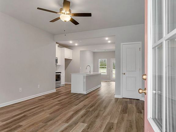 3rd image of 103 Hidden Hills Dr