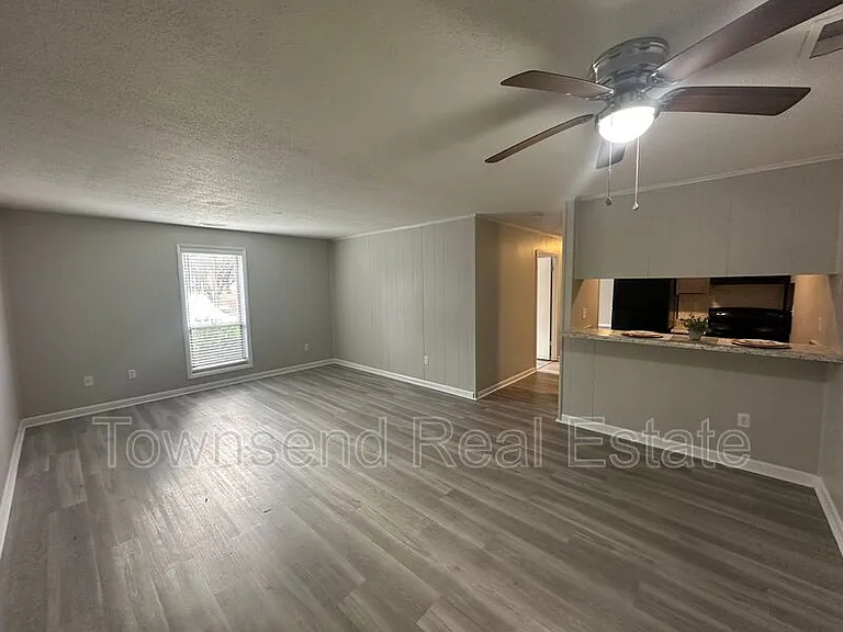 5853A Century Oaks Dr — Photo 1