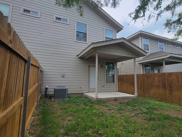 2318 Tulipwood Cv #101 — Photo 20