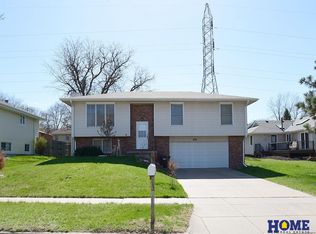 3010 Fox Hollow Rd, Lincoln, NE 68506