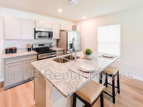 3rd image of 112 W 25th St