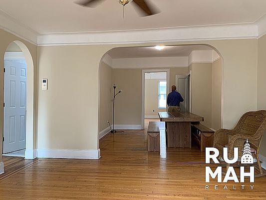 1st image of 139 Manhattan Ave #33