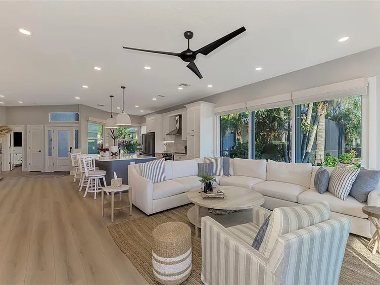 561 Fallbrook Dr — Photo 26