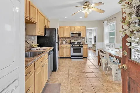 25 Locke St #2 — Photo 3