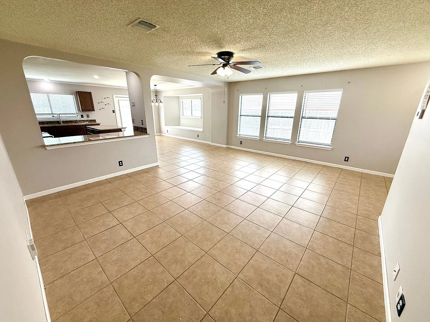 *Move In Special* Beautiful 3 Bedroom Home With Granite Countertops & Large Backyard — Photo 3