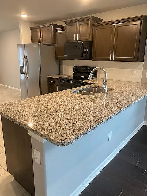 1007 E Mimosa St — Photo 4