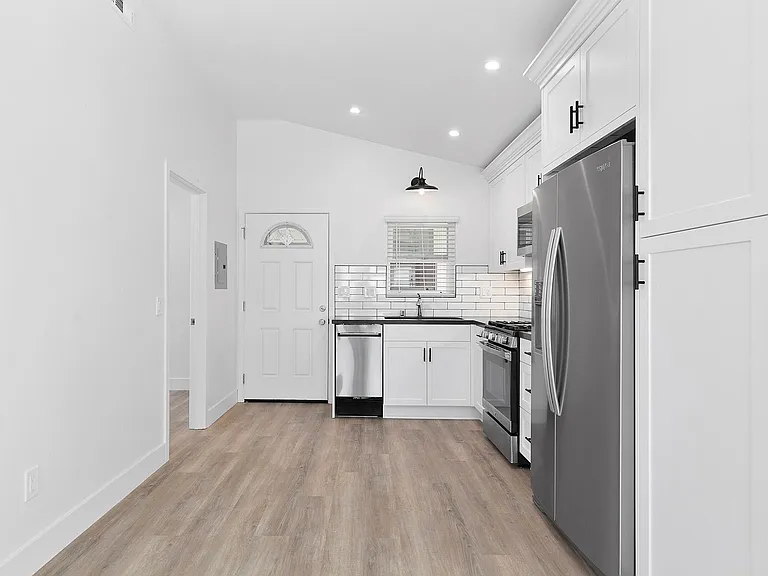 802-812 El Carmel Pl #808 — Photo 8