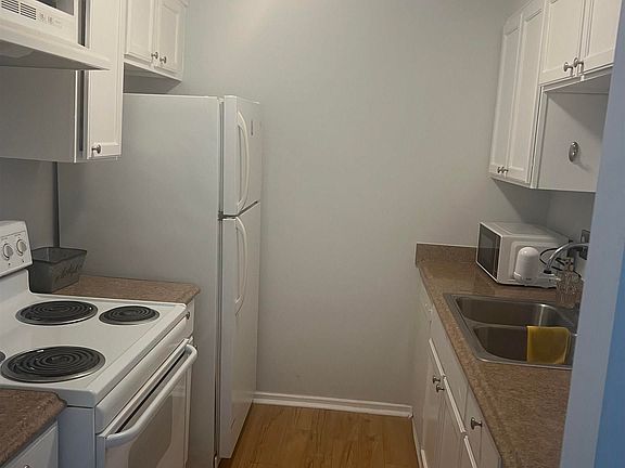 3rd image of 1208 Bush River Rd APT G8