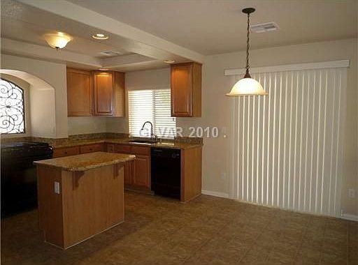 5th image of 1071 Shady Charmer Ave