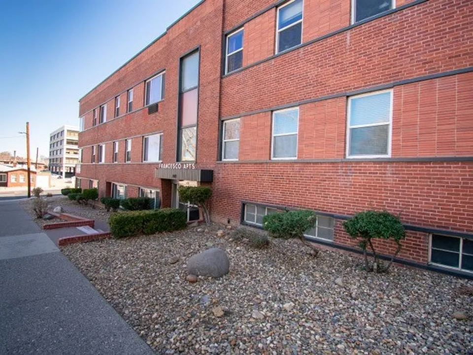 Francesco Apts