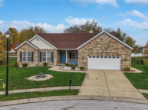 817 Wild Horse Creek Dr, Fairview Heights, IL 62208